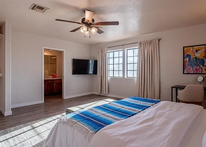 Cozy Winter Getaway Heated Pool L Family Friendly Holiday home