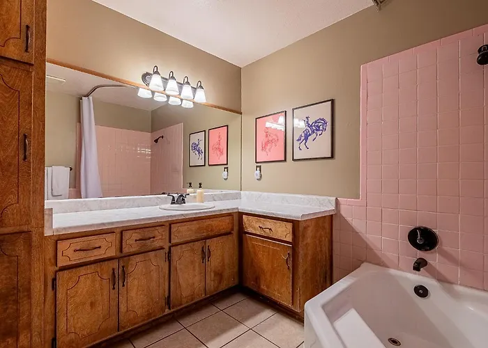 Cozy Winter Getaway Heated Pool L Family Friendly Holiday home